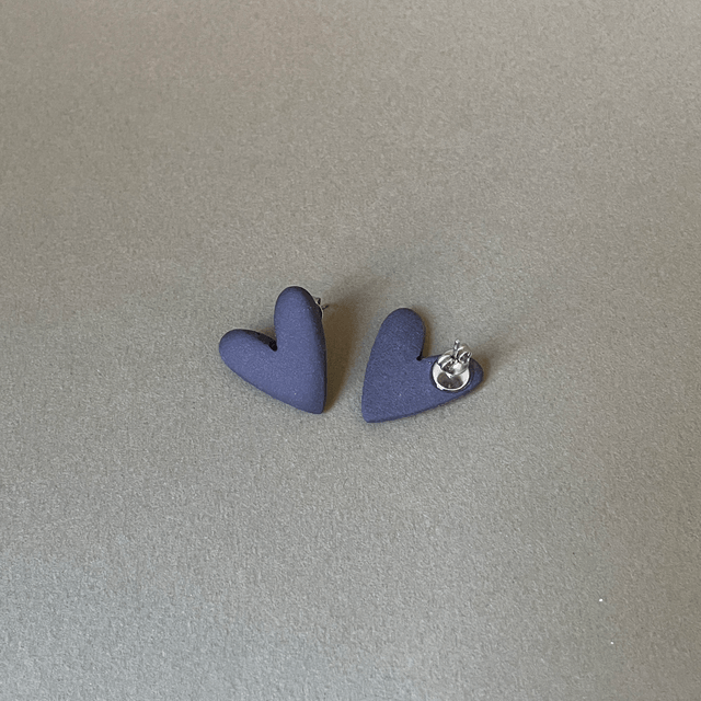 Boucles d’oreilles puces | Grand cœur noir