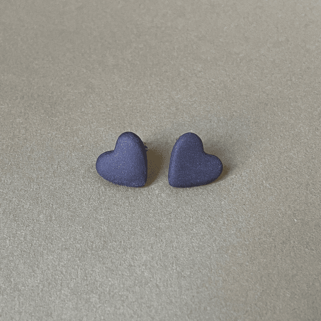 Boucles d’oreilles puces | Petit cœur noir